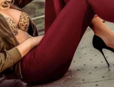 Πέθανε γνωστή τραγουδίστρια μέσα στο αυτοκίνητό της (βίντεο)